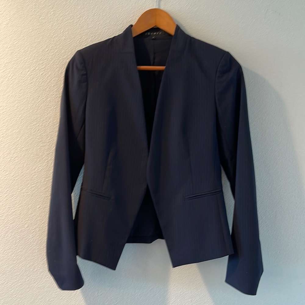 Theory size 2 Navy blue pinstripe blazer
